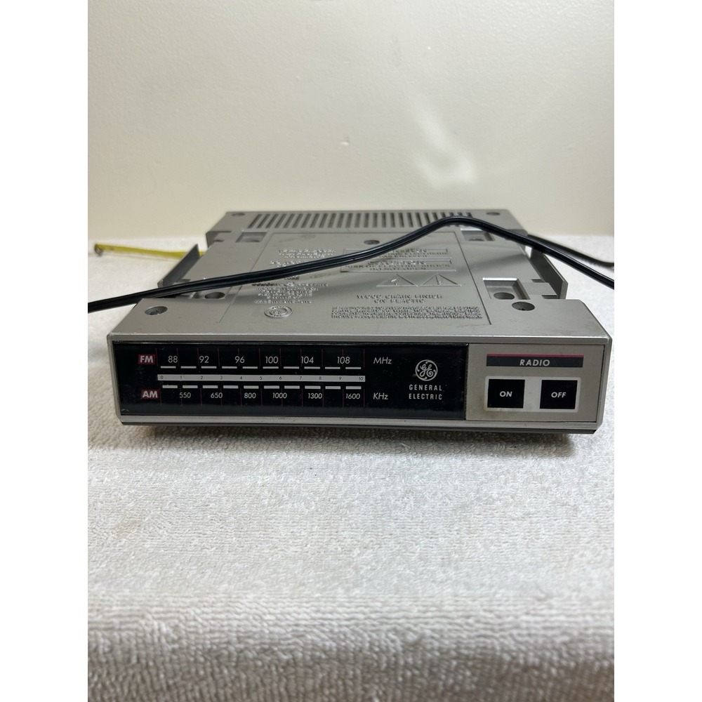 Vintage GE General Electric Under Counter Spacemaker AM/FM Radio Tested Read